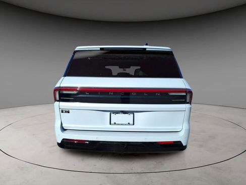 New 2025 Lincoln Navigator Reserve w/ Jet Appearance Package AWD/4WD image 7
