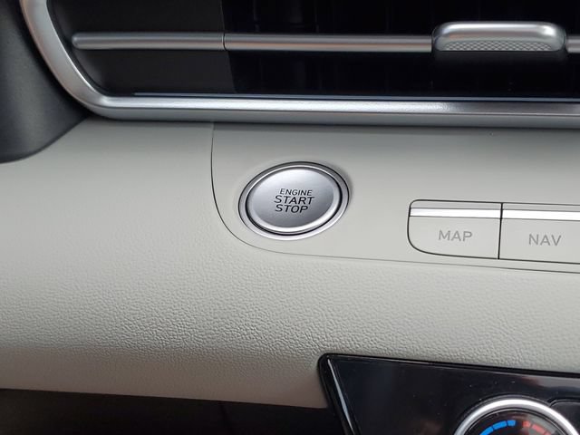 Certified 2025 Hyundai Elantra Limited FWD image 30