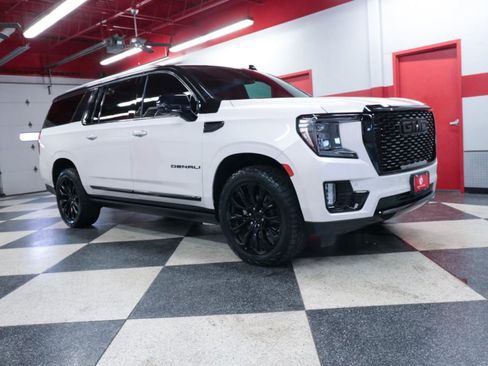 Used 2022 GMC Yukon XL Denali RWD image 2