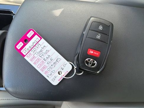 Used 2024 Toyota Prius XLE FWD image 33