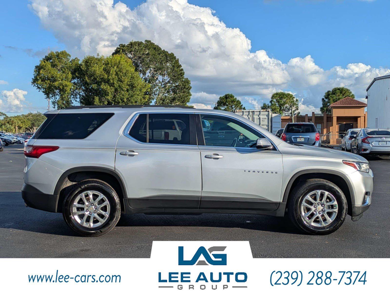 Used 2019 Chevrolet Traverse LT FWD image 2