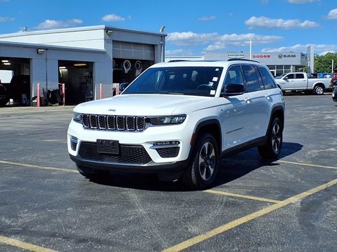 Used 2024 Jeep Grand Cherokee Limited 4xe AWD/4WD image 2