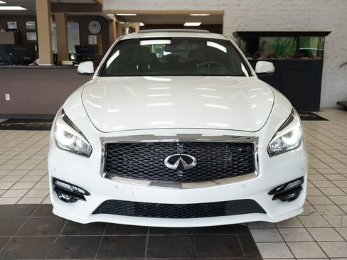 Used 2018 INFINITI Q70 Luxe w/ Sport Package AWD/4WD image 20