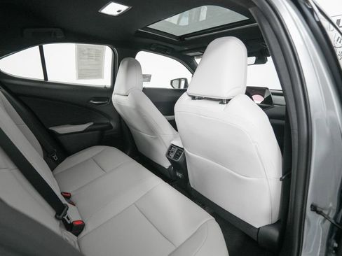 Certified 2025 Lexus UX 300h FWD w/ Accessory Package (Z2) image 18