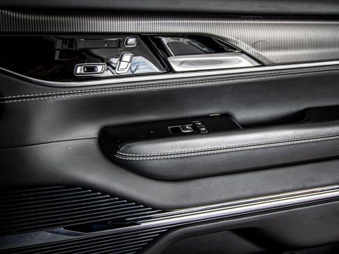 Used 2022 Jeep Grand Wagoneer Series II image 38