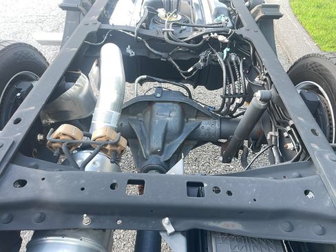 Used 2024 Ford F550 4x4 Regular Cab Super Duty image 7