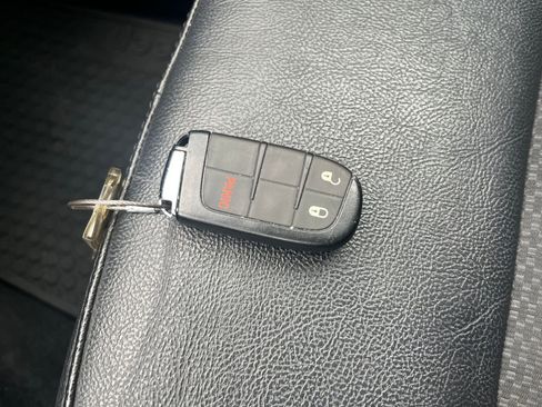 Used 2025 Jeep Compass Trailhawk image 18