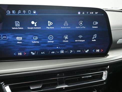 Used 2025 Chevrolet Traverse LT image 15