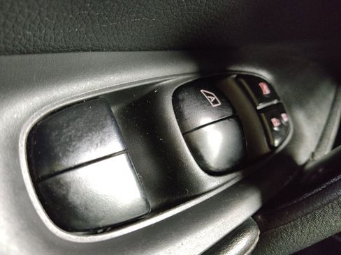 Used 2018 Nissan Rogue SV AWD/4WD image 27