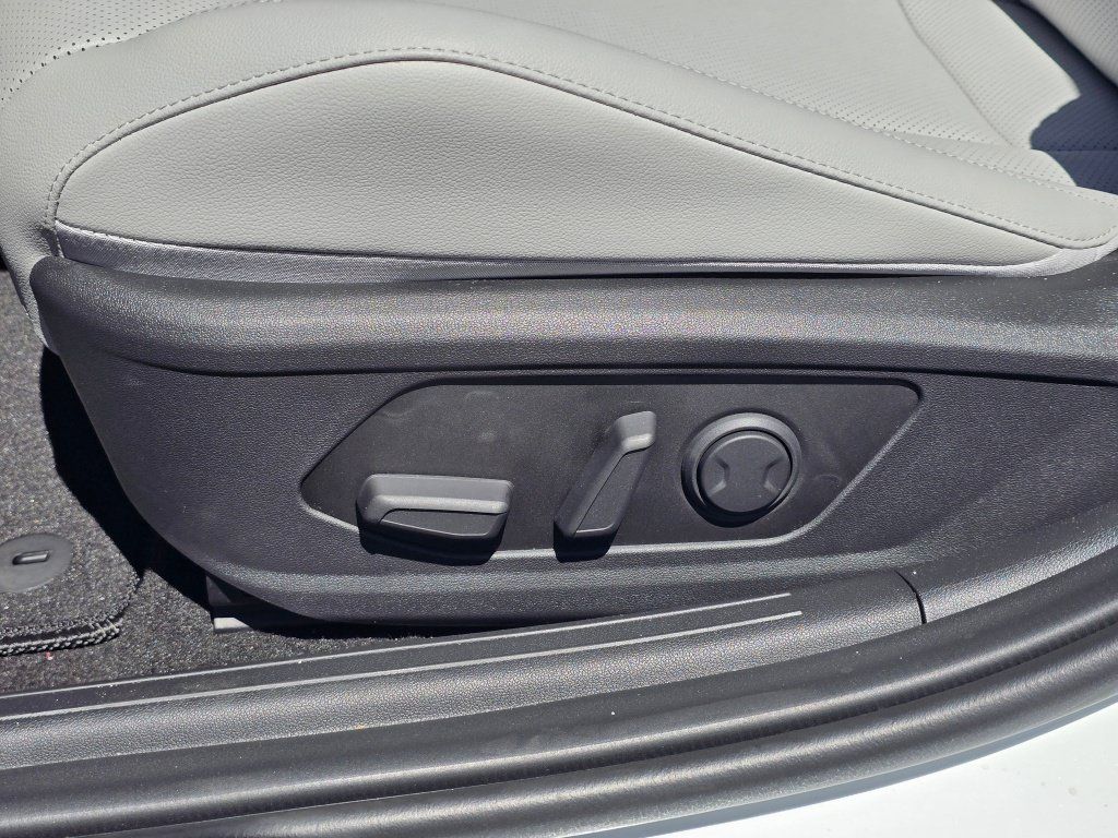 New 2026 Hyundai Elantra Limited FWD image 21