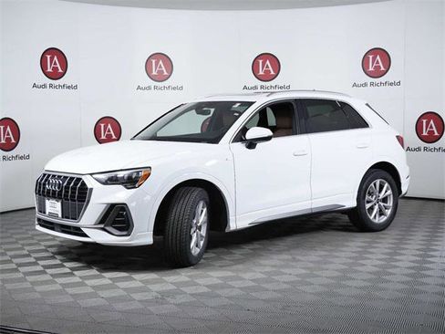 Used 2021 Audi Q3 2.0T Premium w/ Convenience Package image 4