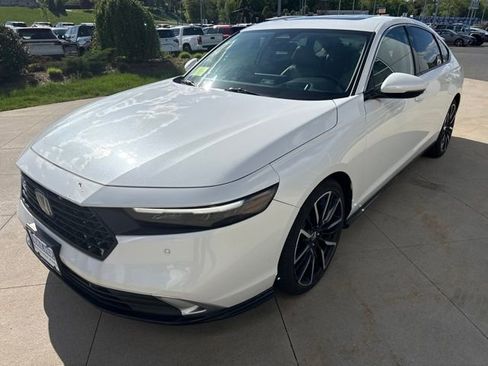 Used 2023 Honda Accord Touring image 3