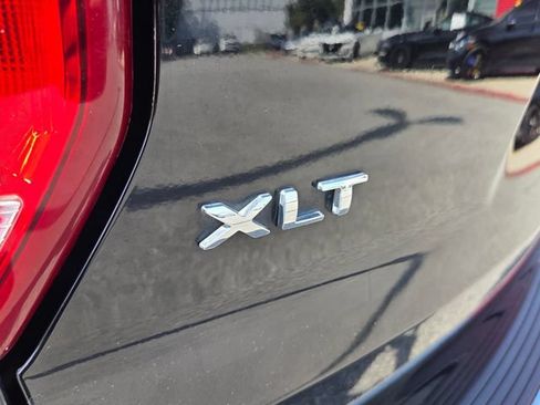 Used 2018 Ford Explorer XLT w/ Equipment Group 202A AWD/4WD image 15