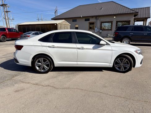 Used 2023 Volkswagen Jetta SE image 6