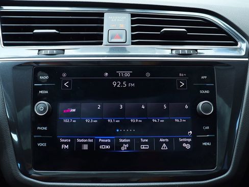 Used 2021 Volkswagen Tiguan SE R-Line image 48