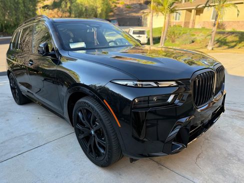 Used 2025 BMW X7 xDrive40i w/ Executive Package image 3