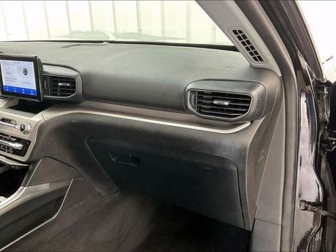 Used 2022 Ford Explorer XLT w/ Equipment Group 202A AWD/4WD image 17