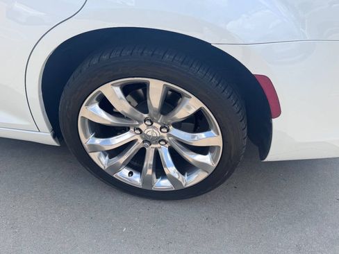 Used 2019 Chrysler 300 Touring L w/ Quick Order Package 22F RWD image 9