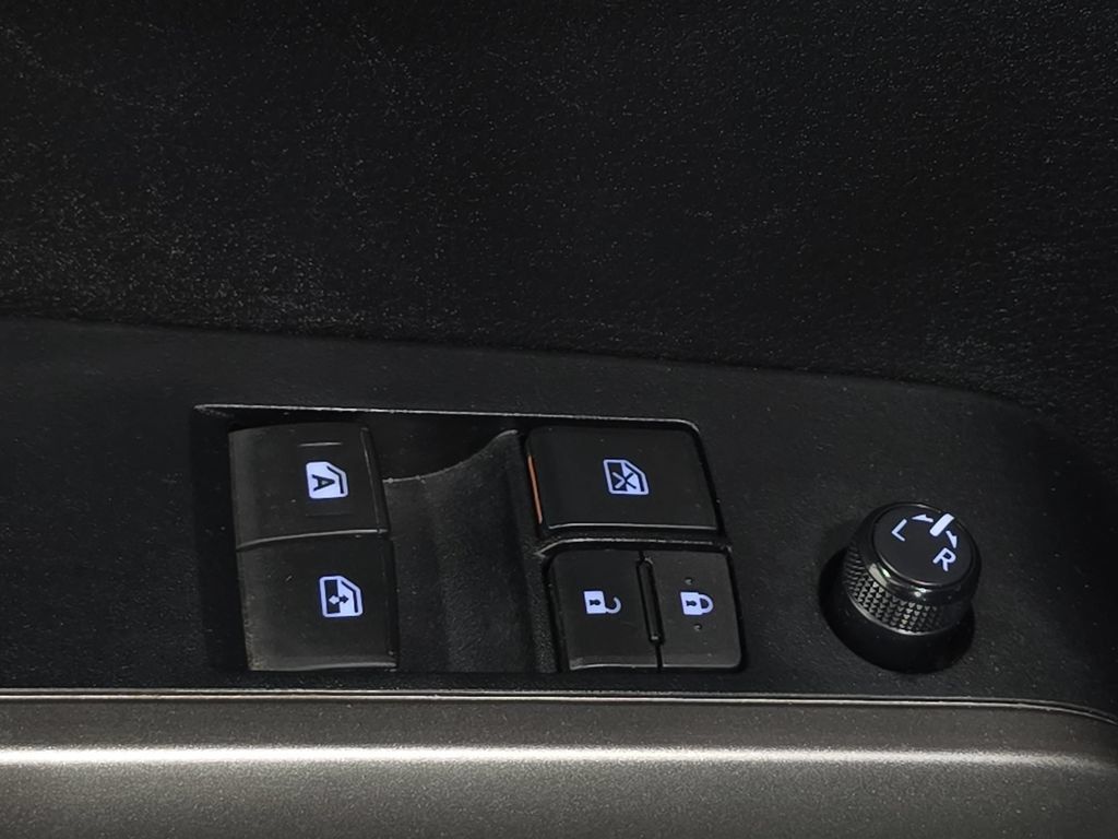 Used 2021 Toyota Tacoma SR5 RWD image 21