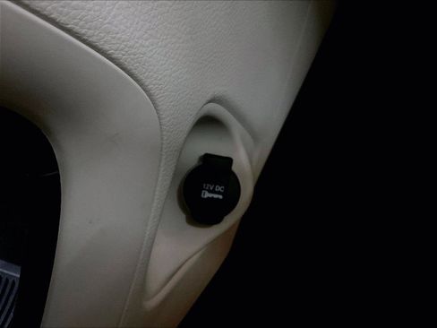 Used 2016 Chrysler 200 C image 31