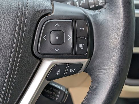 Used 2018 Toyota Highlander XLE image 21