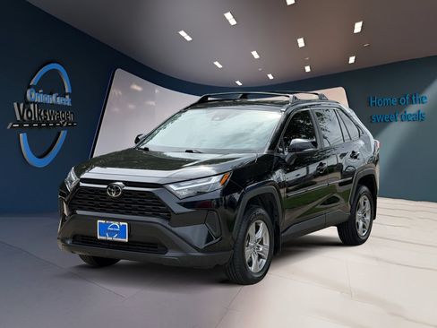 Used 2025 Toyota RAV4 XLE FWD image 9