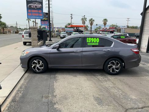Used 2017 Honda Accord LX image 4