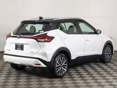Used 2023 Nissan Kicks SV image 8