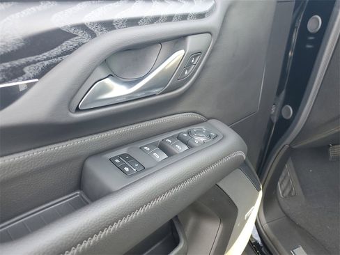 Used 2024 GMC Yukon Denali w/ Advanced Technology Package image 24