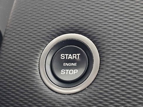 Used 2023 Land Rover Discovery Sport SE R-Dynamic image 29