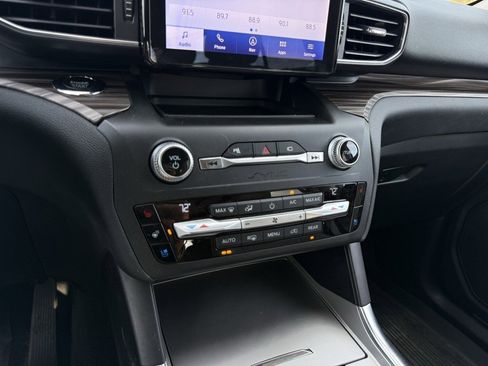 Used 2020 Ford Explorer Limited w/ Class III Trailer Tow Package image 18