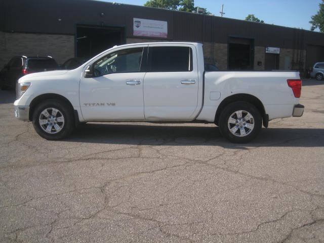 Used 2018 Nissan Titan SV AWD/4WD image 8