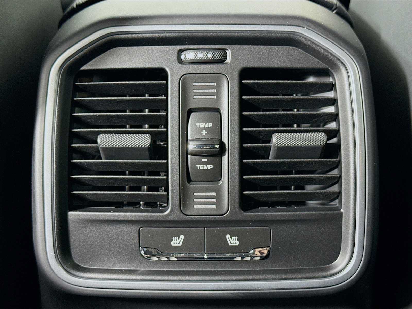 Used 2026 Porsche Macan AWD/4WD image 27
