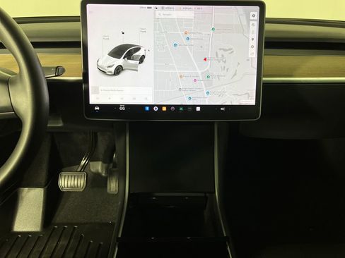 Used 2021 Tesla Model Y Long Range image 26