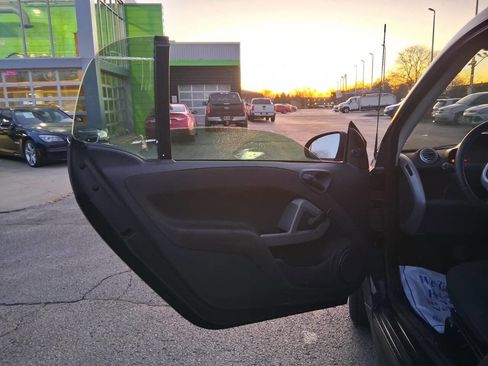 Used 2013 smart fortwo pure image 11