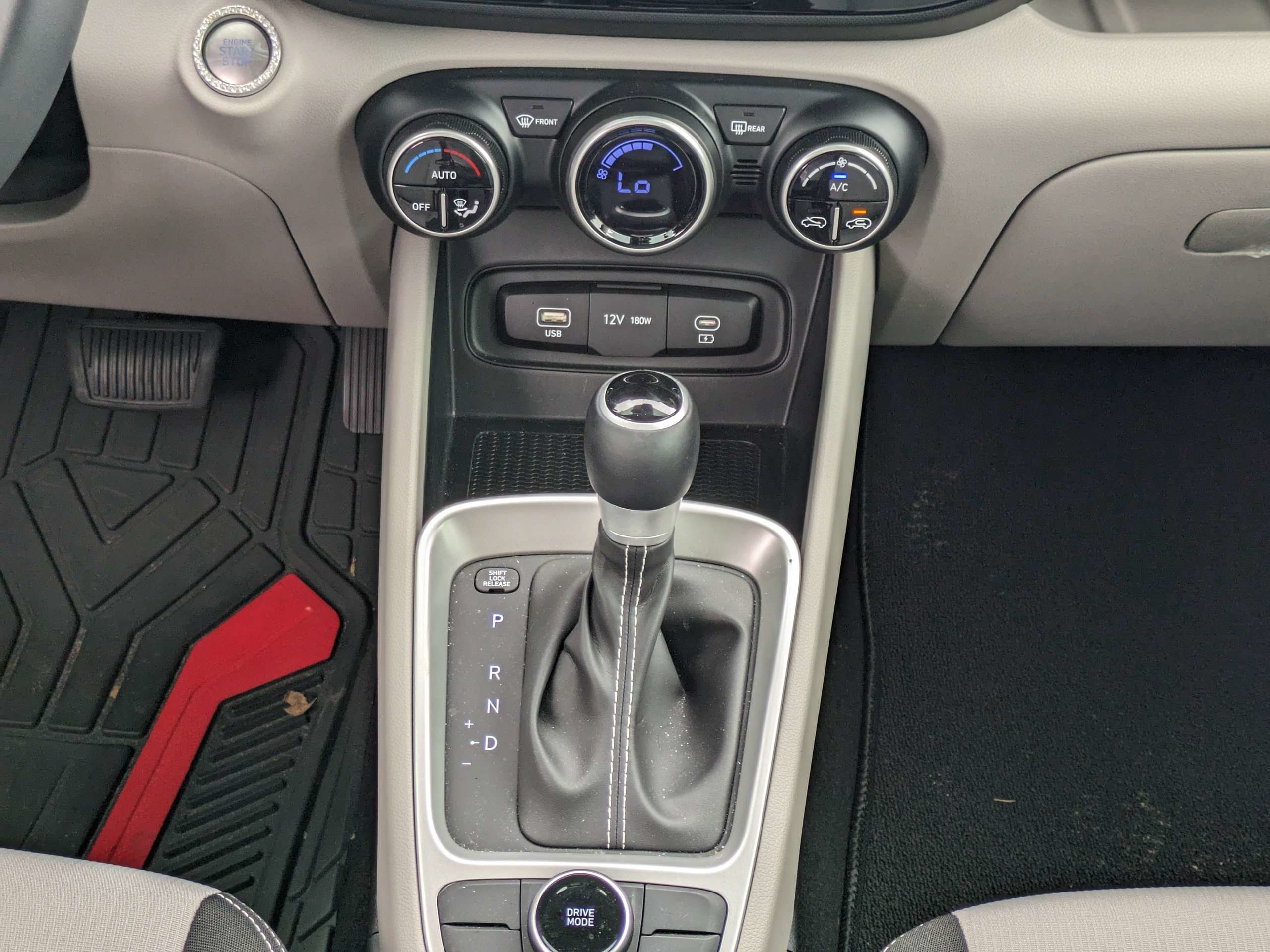 Certified 2025 Hyundai Venue SEL FWD image 19