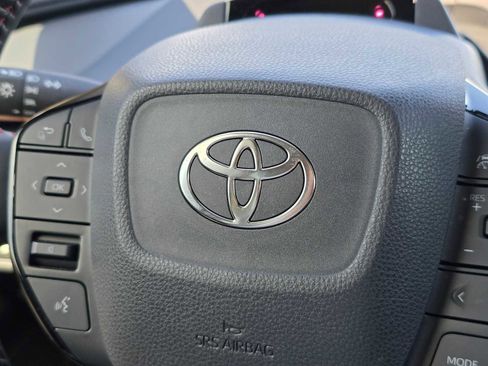 Used 2026 Toyota Prius Plug-In Hybrid image 30