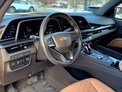 Used 2023 Cadillac Escalade Premium Luxury w/ Performance Package image 14