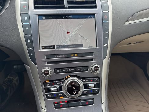 Used 2018 Lincoln MKZ Select w/ Technology Package image 11