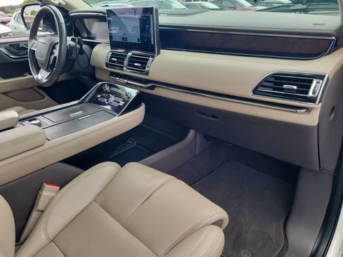 Used 2024 Lincoln Navigator Premiere AWD/4WD image 25