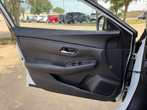 Used 2025 Nissan Sentra SV FWD image 18