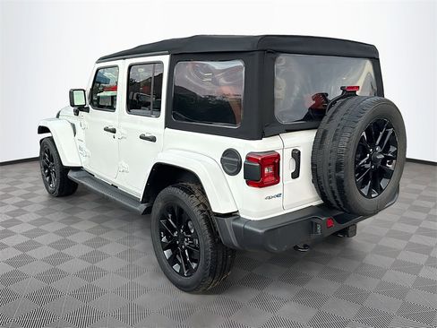 Used 2021 Jeep Wrangler Unlimited Sahara image 8