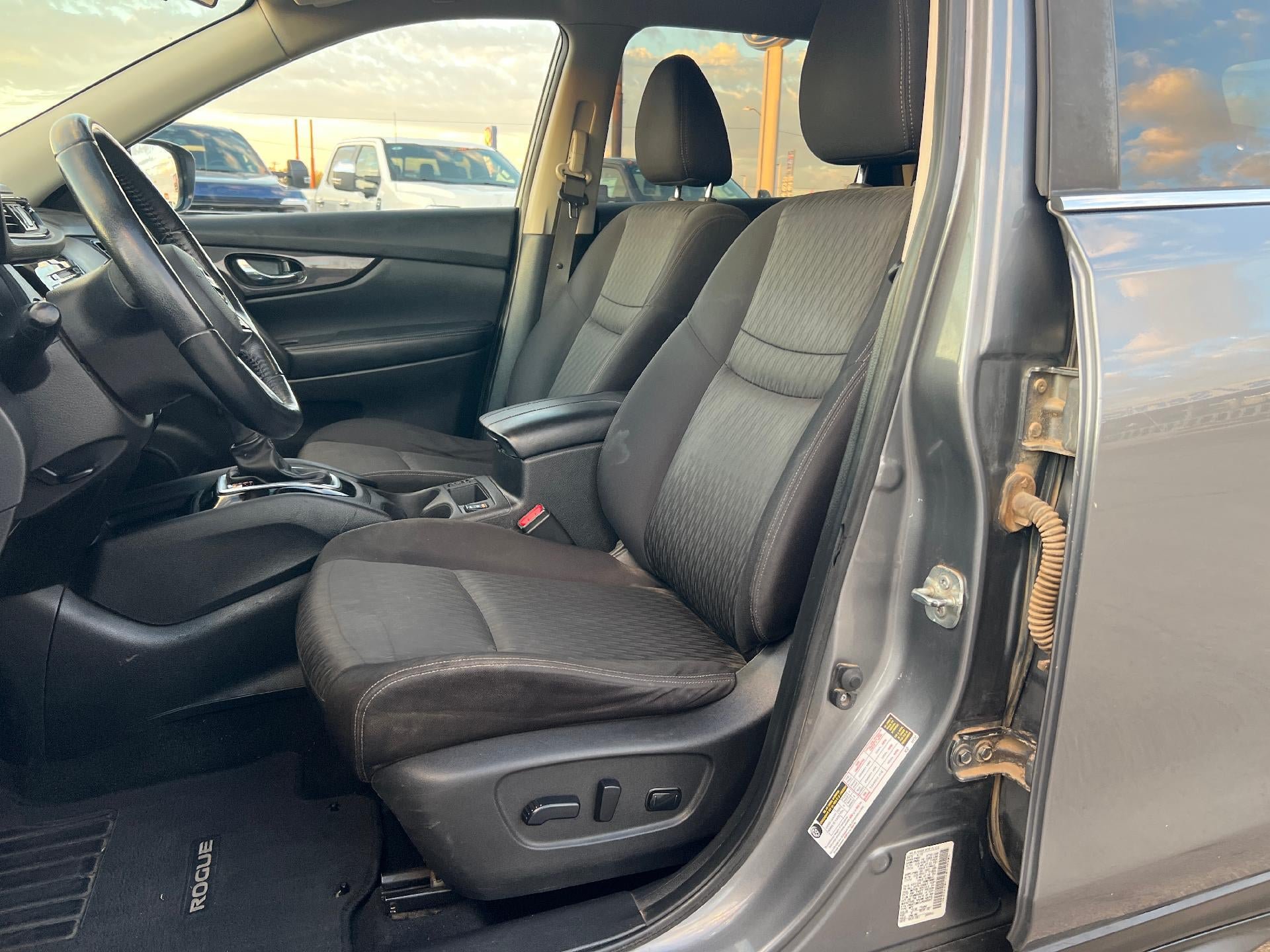 Used 2018 Nissan Rogue SV w/ Premium Package AWD/4WD image 10
