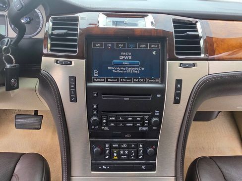 Used 2010 Cadillac Escalade ESV Platinum RWD image 35