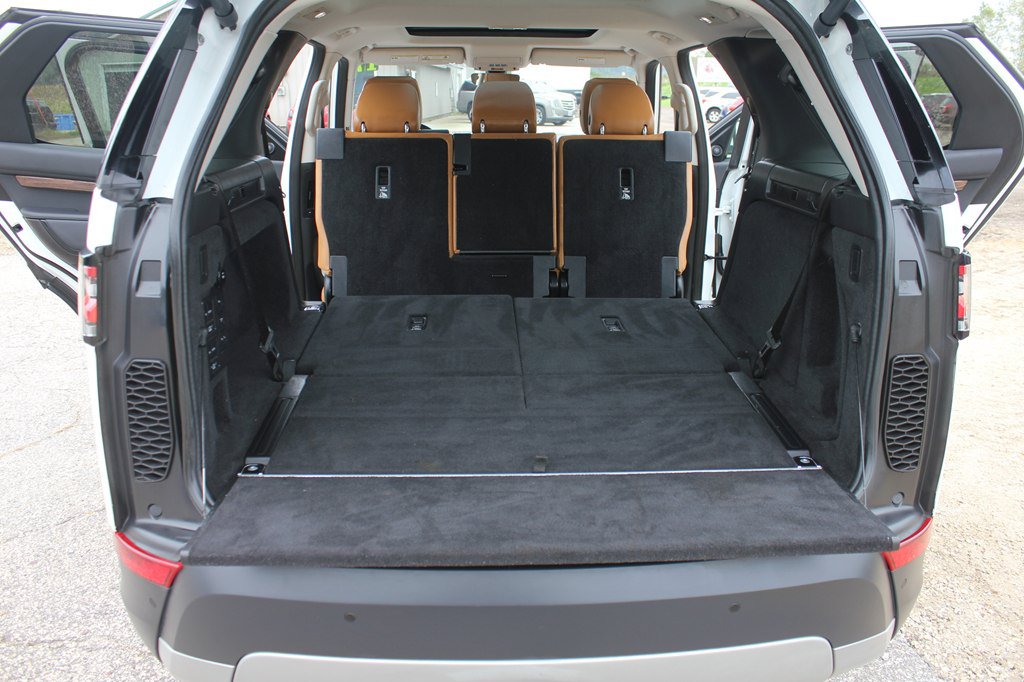 Used 2017 Land Rover Discovery HSE AWD/4WD image 46