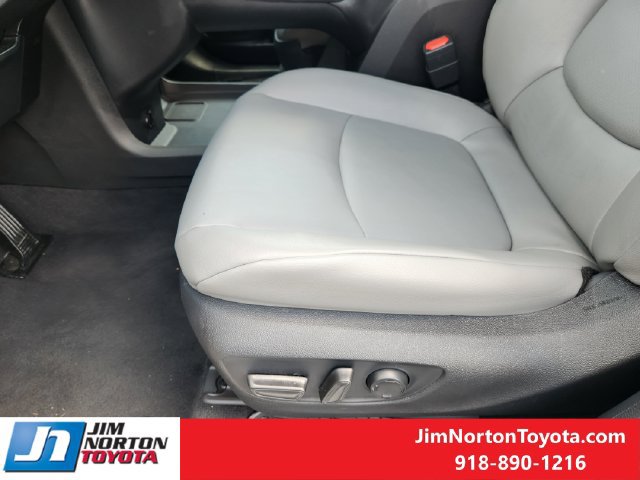 Used 2026 Toyota Sienna XLE FWD image 24