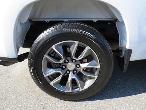 Used 2025 Chevrolet Silverado 1500 LT AWD/4WD image 14