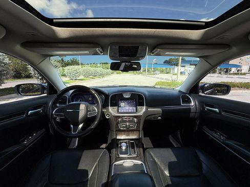 Used 2019 Chrysler 300 Limited image 8