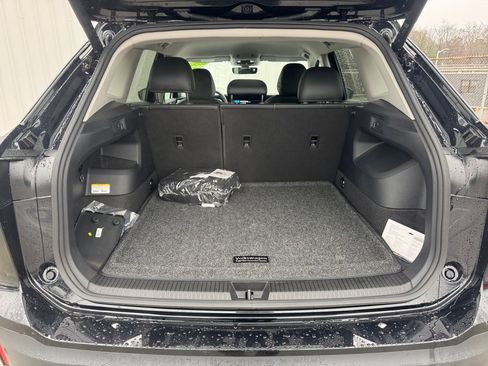 Used 2025 Volkswagen Tiguan SE image 16