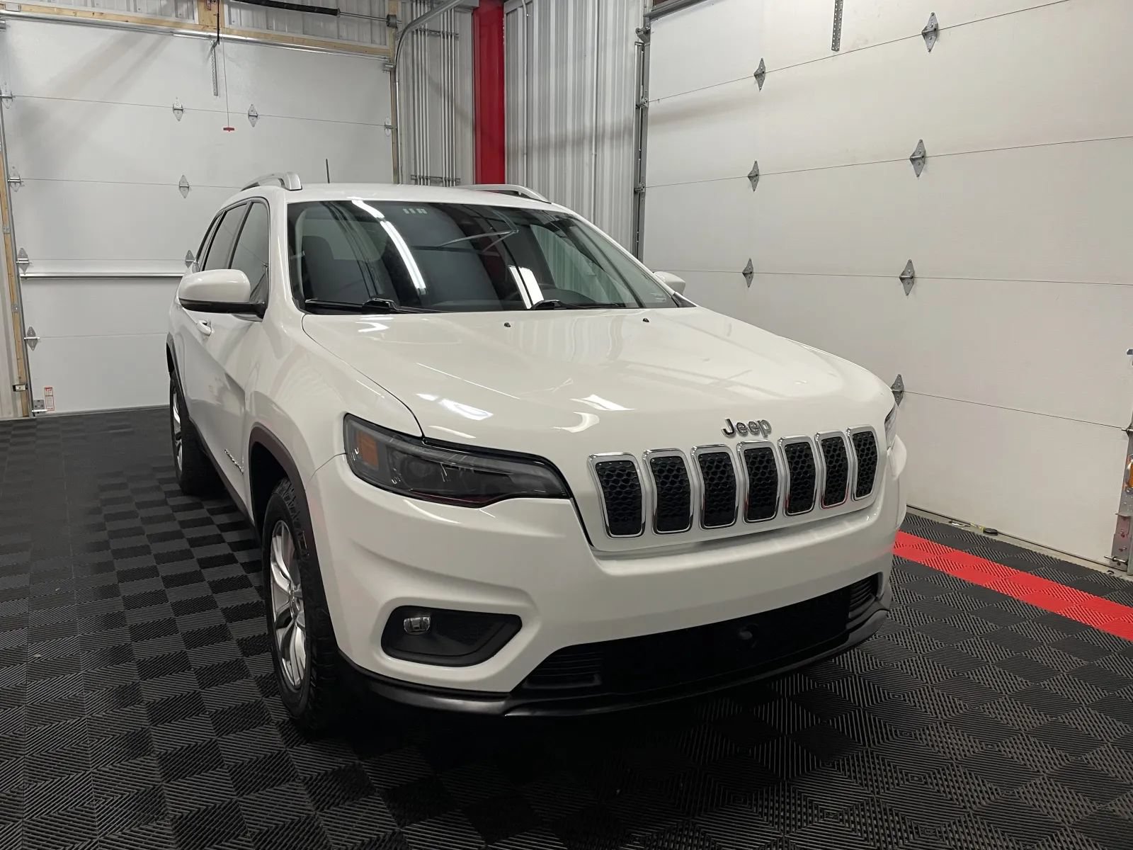 Used 2021 Jeep Cherokee Latitude Plus AWD/4WD image 6